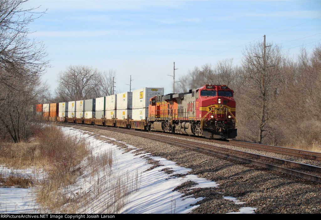 BNSF 737 East